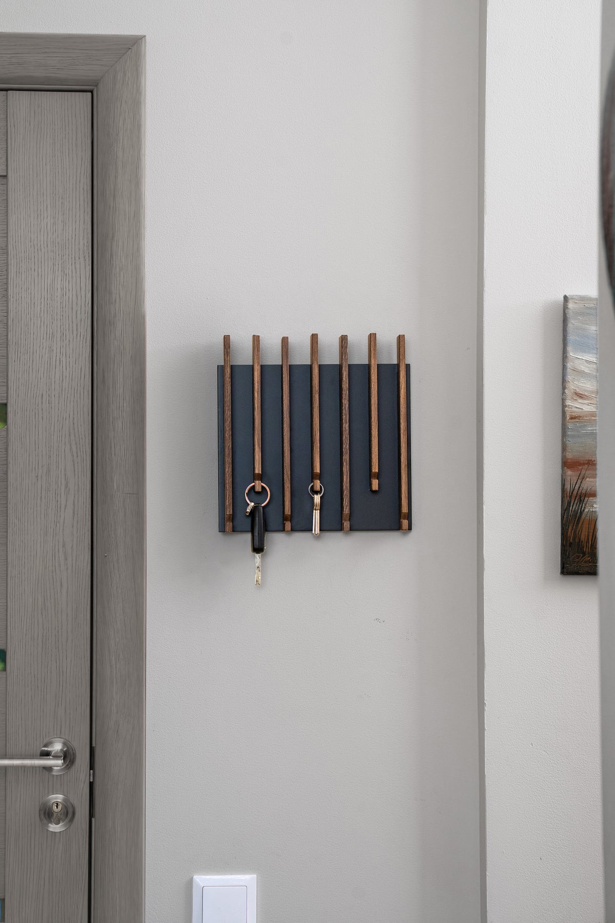 Schlüsselbrett aus Eiche in Nussbaumfarbe, modernes Design für den Eingangsbereich, ohne Ablageflächen