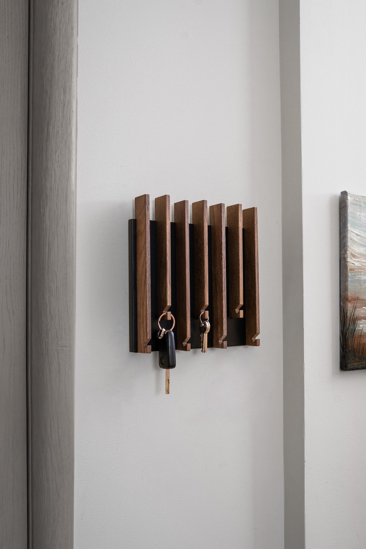 Schlüsselbrett aus Eiche in Nussbaumfarbe, modernes Design für den Eingangsbereich, ohne Ablageflächen