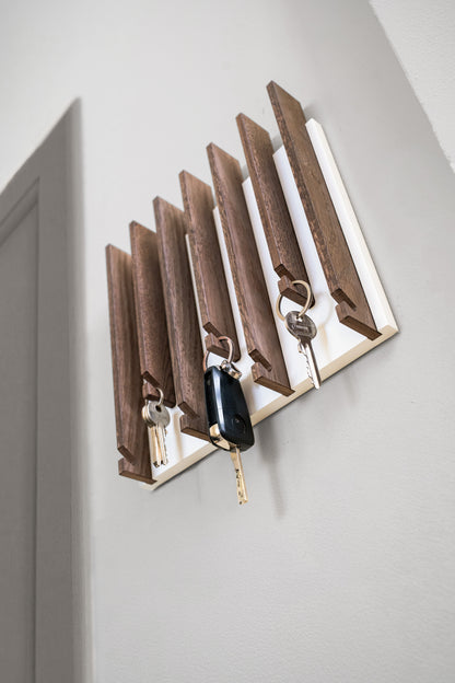 Schlüsselbrett aus Eiche in Nussbaumfarbe, modernes Design für den Eingangsbereich, ohne Ablageflächen