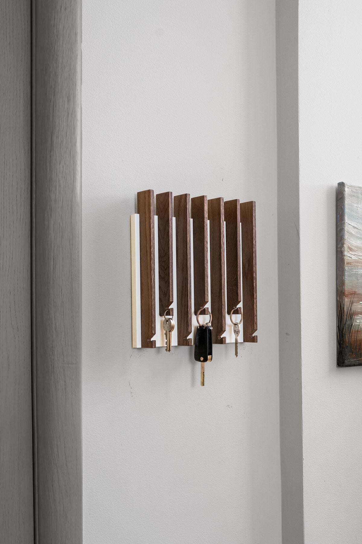 Schlüsselbrett aus Eiche in Nussbaumfarbe, modernes Design für den Eingangsbereich, ohne Ablageflächen
