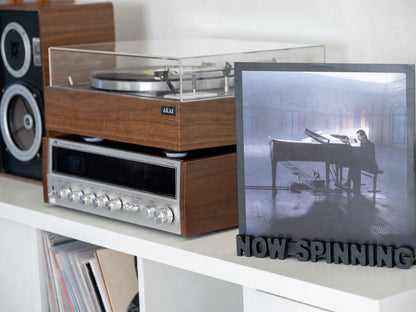 Schallplattenständer „Now spinning“