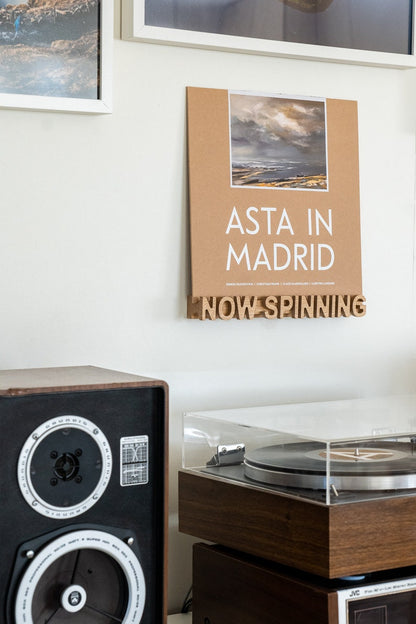 Schallplattenständer „Now spinning“