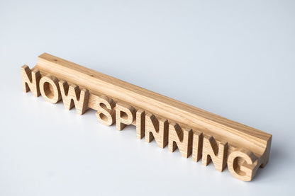 Schallplattenständer „Now spinning“